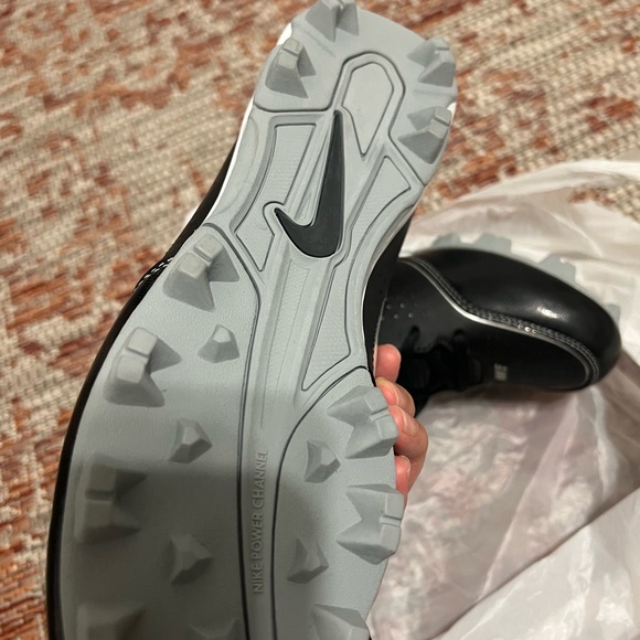 Free with purchase Nike baseball/softball cleats - Picture 4 of 5